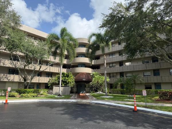 Colony Point, 900 Colony Point Cir #407, Pembroke Pines, Florida 33026, image 1