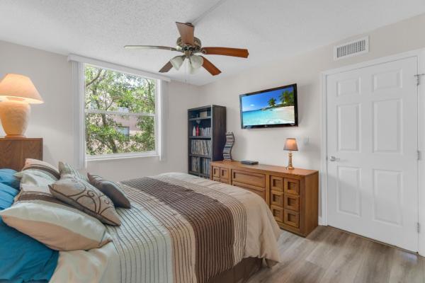 Palm Lakes, 7340 Lake Circle Dr #301, Margate, Florida 33063, image 1