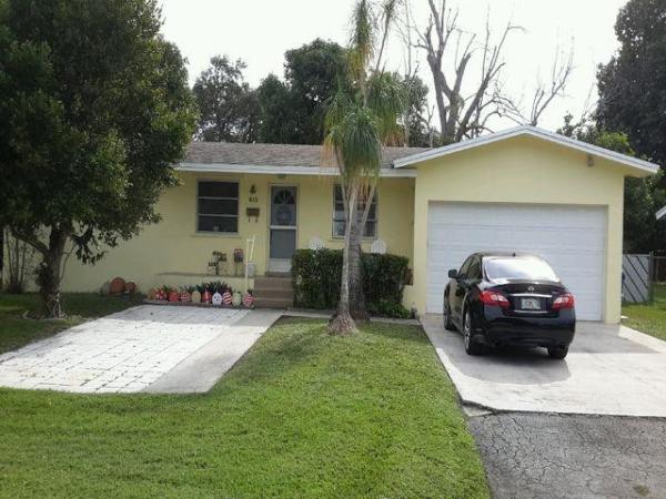 Esmonda Gardens, 812 SW 14th Ct, Fort Lauderdale, Florida 33315, image 1