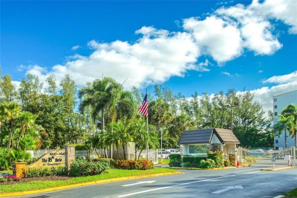 18th Hole At Inverrary, 3930 Inverrary Blvd #603-D, Lauderhill, Florida 33319, image 1