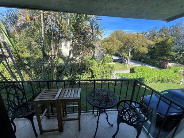 Centre Hill Courts, 825 NW 13th St #207, Boca Raton, Florida 33486, image 1