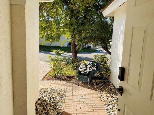 Banyan Oakridge, 3339 SW 49th St, Hollywood, Florida 33312, image 2