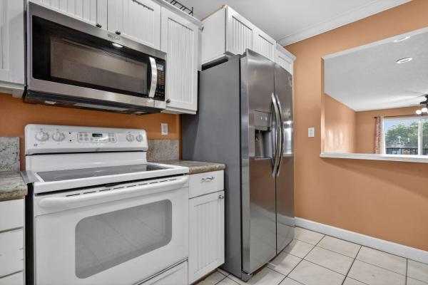 Hollybrook Golf & Tennis Club, 9410 N Hollybrook Lake Dr #303, Pembroke Pines, Florida 33025, image 1