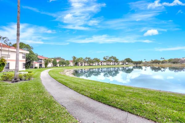 Applewood Village 2, 2748 S Carambola Cir #1923, Coconut Creek, Florida 33066, image 2