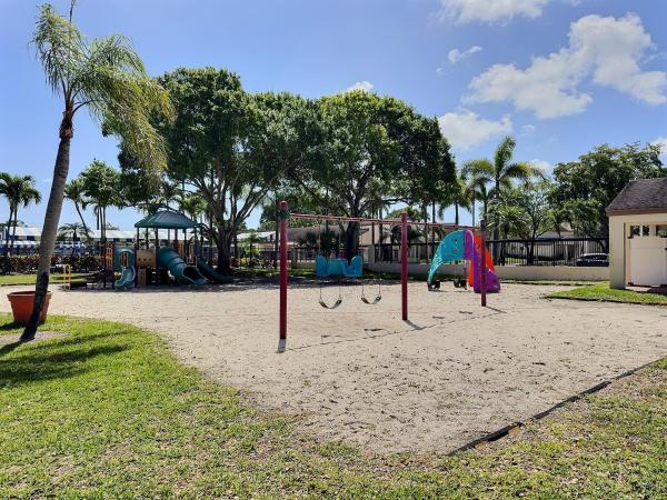 Karanda Village 3, 3831 Cocoplum Cir #3592, Coconut Creek, Florida 33063, image 3