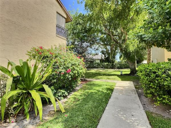Karanda Village 3, 3831 Cocoplum Cir #3592, Coconut Creek, Florida 33063, image 2