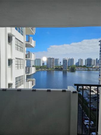 Commodore Plaza Tower, 2750 NE 183rd St #1101, Aventura, Florida 33160, image 3