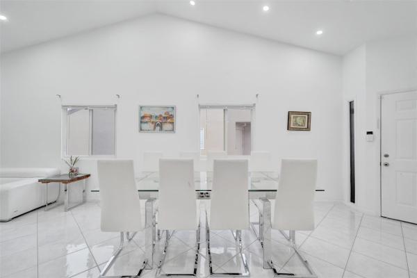 Twin Lakes Gardens, 5514 SW 28th Ter, Dania Beach, Florida 33312, image 1