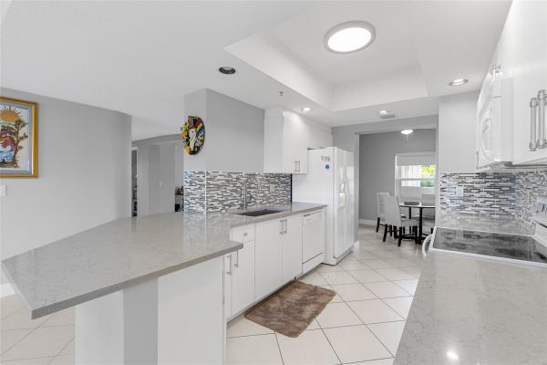 Regal Shores North At Coral Lakes, 5938 Crystal Shores Dr #208, Boynton Beach, Florida 33437, image 2