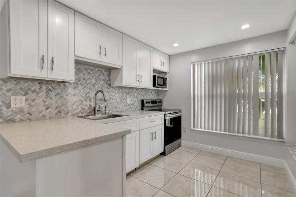 The Manors Of Inverrary, 4156 Inverrary Dr #111, Lauderhill, Florida 33319, image 1