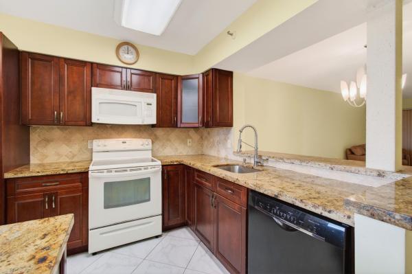 Huntington Lakes 2, 7076 Huntington Ln #608, Delray Beach, Florida 33446, image 1