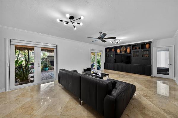 Tropical Gardens, 629 Kensington Pl, Wilton Manors, Florida 33305, image 1
