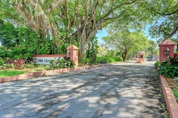630 Tennis Club Dr #202, Wilton Manors, Florida 33311, image 1