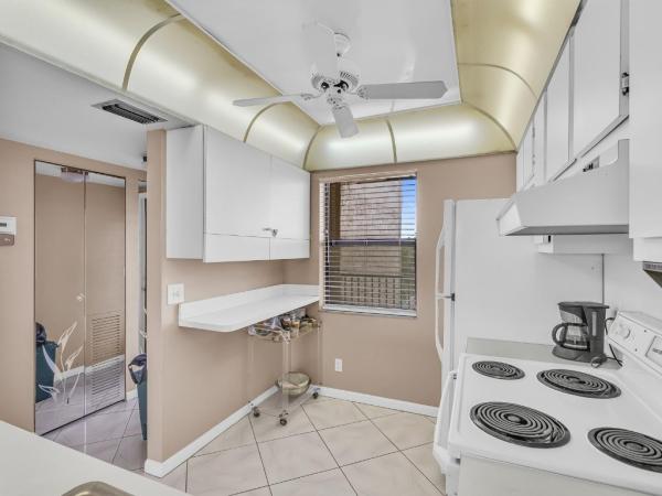 Sunrise Lakes 4, 2764 NW 104th Ave #410, Sunrise, Florida 33322, image 2