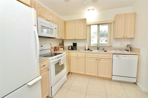 Natura, 419 SW Natura Ave #B, Deerfield Beach, Florida 33441, image 2