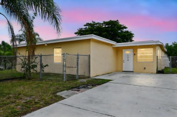 Forest Hill Village, 5618 Cinnamon Dr, West Palm Beach, Florida 33415, image 2