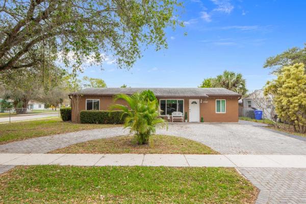 Broadview Country Club Estates, 6500 SW 16th Ct, North Lauderdale, Florida 33068, image 2