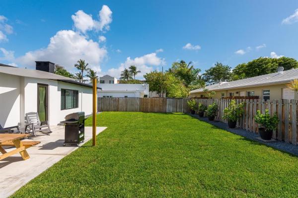 Victoria Courts, 742 NE 17th Ave, Fort Lauderdale, Florida 33304, image 3
