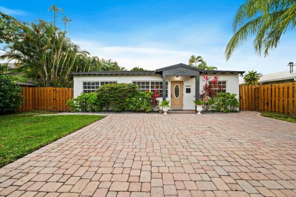 Victoria Courts, 739 NE 17th Rd, Fort Lauderdale, Florida 33304, image 1