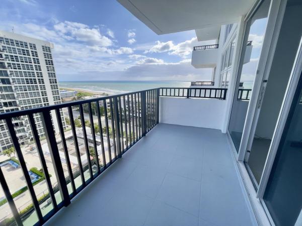 Silver Thatch Atlantic Plaza, 525 N Ocean Blvd #1422, Pompano Beach, Florida 33062, image 2