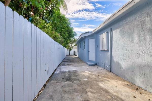 Acrehome Park, 1389 W 33rd St, Riviera Beach, Florida 33404, image 1