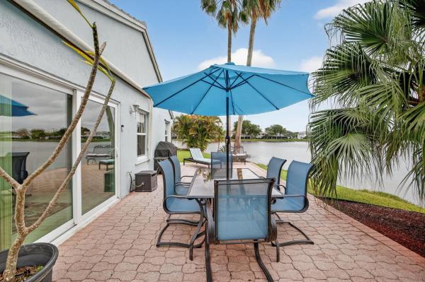 Portraits At Pembroke Pointe, 10638 NW 7th St, Pembroke Pines, Florida 33026, image 2