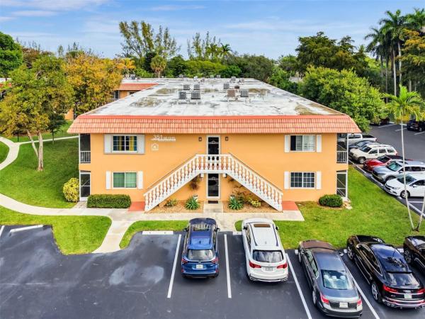 Manor Grove Village, 351 NE 19th Pl #203K, Wilton Manors, Florida 33305, image 2