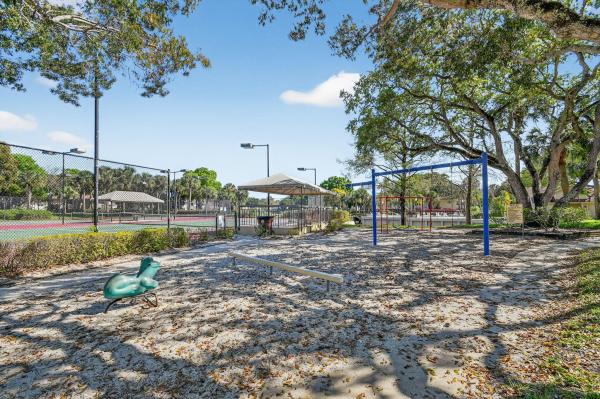 Wellesley At Lake Clarke Shores, 8112 Northboro Ct #12B, Lake Clarke Shores, Florida 33406, image 2