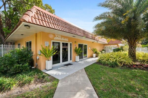 Manor Grove Village, 200 NE 19th Ct #211M, Wilton Manors, Florida 33305, image 2