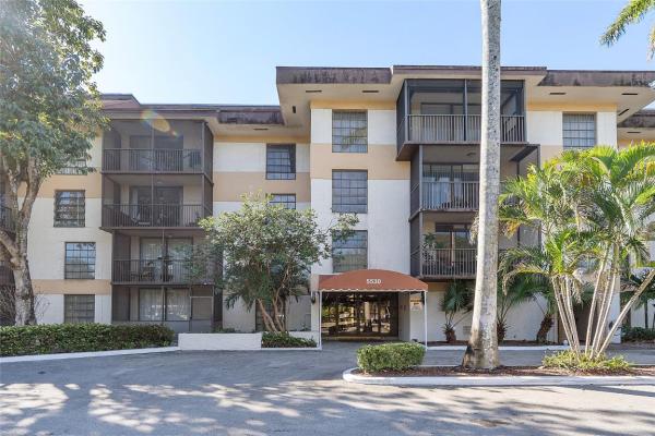 Inverwood Of Inverrary, 5530 NW 44th St #215C, Lauderhill, Florida 33319, image 1