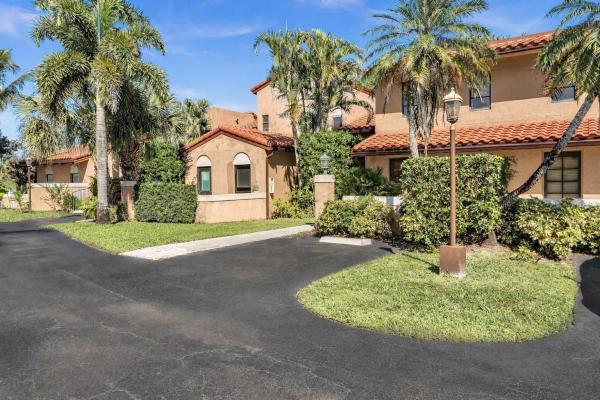 Su Casa, 9050 Jacaranda Ln #3, Plantation, Florida 33324, image 1