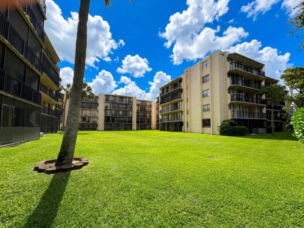 Blue Lake, 3590 Blue Lake Dr #104, Pompano Beach, Florida 33064, image 3