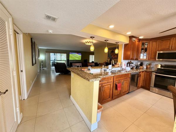 Hollybrook Golf & Tennis Club, 271 S Hollybrook Dr #205, Pembroke Pines, Florida 33025, image 1