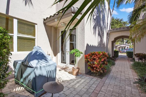 Ocean Walk Villas, 1900 Oceanwalk Ln #138, Lauderdale By The Sea, Florida 33062, image 3