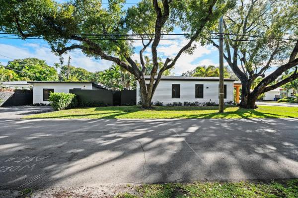 Greens, 648 NE 16th Ter, Fort Lauderdale, Florida 33304, image 3