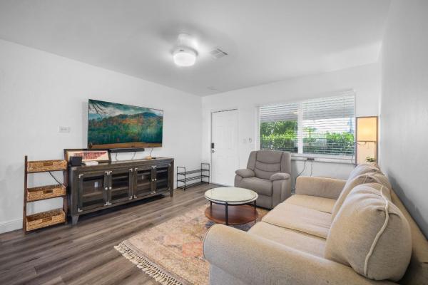 North Pompano Beach, 3761 NE 14th Ave, Pompano Beach, Florida 33064, image 1