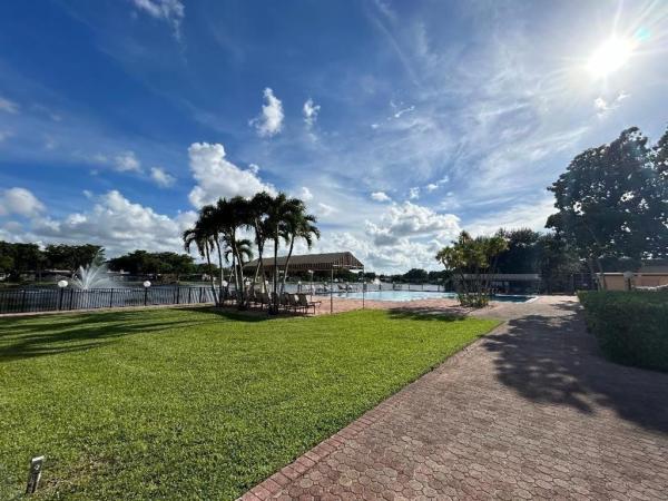 Berkley House Of Carriage Hills, 100 Berkley Rd #105, Hollywood, Florida 33024, image 3