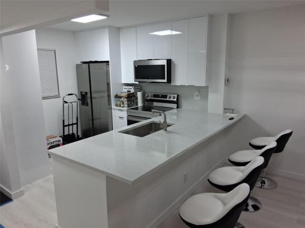 Berkley House Of Carriage Hills, 100 Berkley Rd #105, Hollywood, Florida 33024, image 1