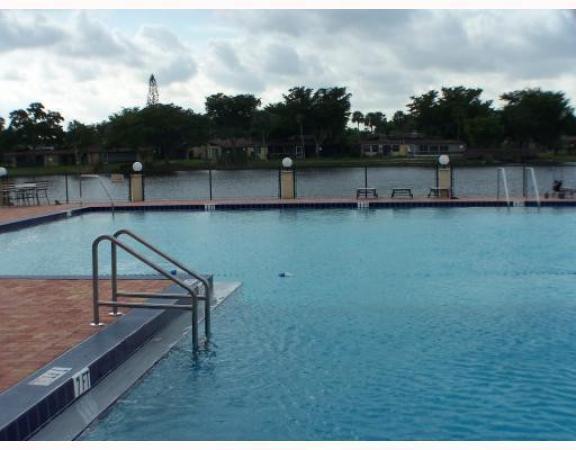 Berkley House Of Carriage Hills, 100 Berkley Rd #105, Hollywood, Florida 33024, image 2