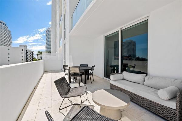 Tiffany House, 401 N Birch Rd #411, Fort Lauderdale, Florida 33304, image 1