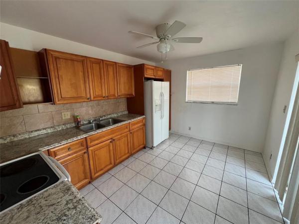 Parkway Gardens, 230 SW 1st St #G-8, Pompano Beach, Florida 33060, image 3