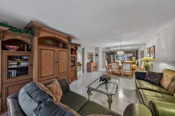Huntington Lakes 5, 7351 Kinghurst Dr #106, Delray Beach, Florida 33446, image 2