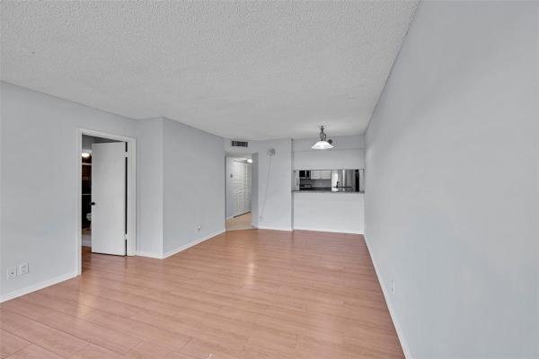 906 Twin Lakes Dr #8-J, Coral Springs, Florida 33071, image 1