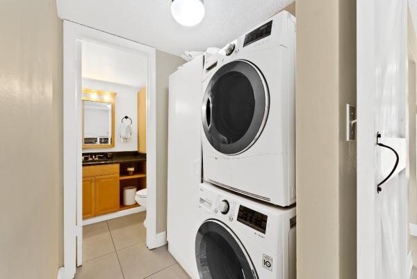 656 Kensington Pl #12B, Wilton Manors, Florida 33305, image 1