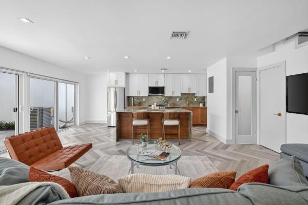 Townhouse Isles, 7 Coventry Way, Wilton Manors, Florida 33305, image 3