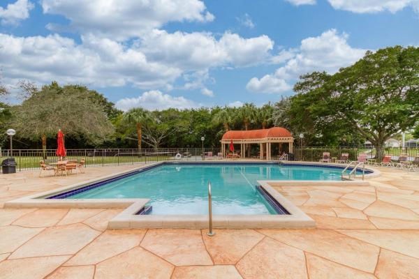 Freedom Square, 612 Freedom Ct, Deerfield Beach, Florida 33442, image 1