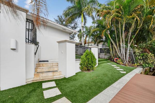 Royal Oaks Hills, 100 SW 8th Ave, Boca Raton, Florida 33486, image 1
