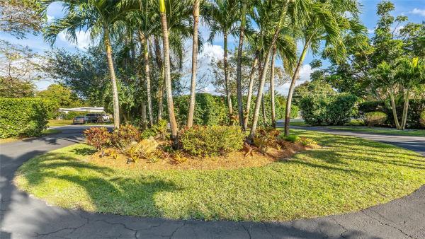Biscayne Gardens, 13920 N Miami Ave, Golden Glades, Florida 33168, image 3