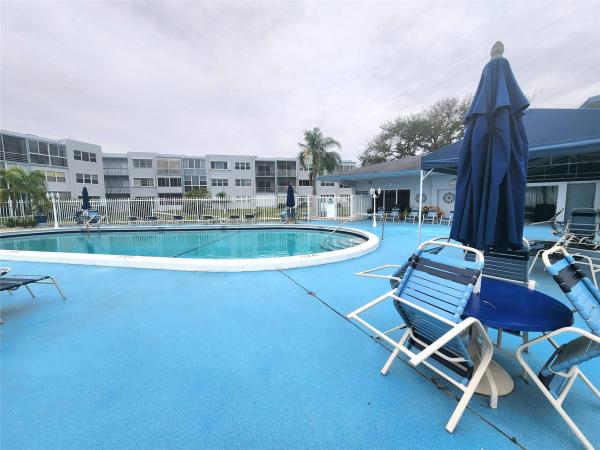 Sheridan Lakes, 2223 Park Ln #105, Hollywood, Florida 33021, image 3