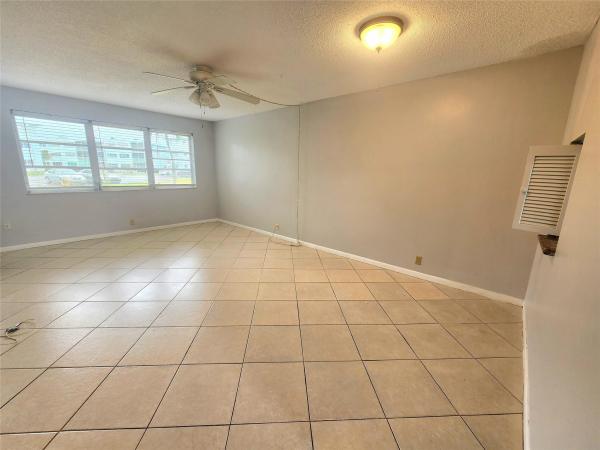 Sheridan Lakes, 2223 Park Ln #105, Hollywood, Florida 33021, image 2